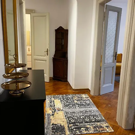 Emily In アパート