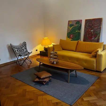 Emily In アパート *