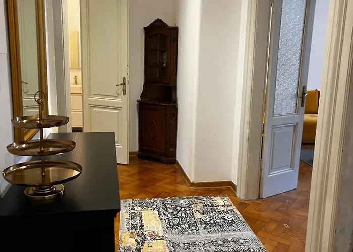 Emily In Апартаменти